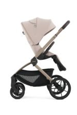 Oyster Vee Pram Bundle - Vanilla - Image 12